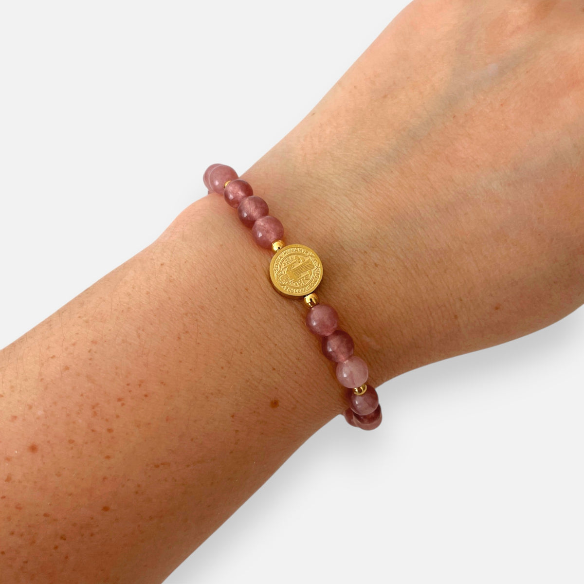 Pulsera Hilo Cuarzo Rosa Oscuro San Benito en Acero Dorado