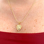 Cadena Dorada Entorchada con Medalla Corazón Reversible Virgen del Carmen