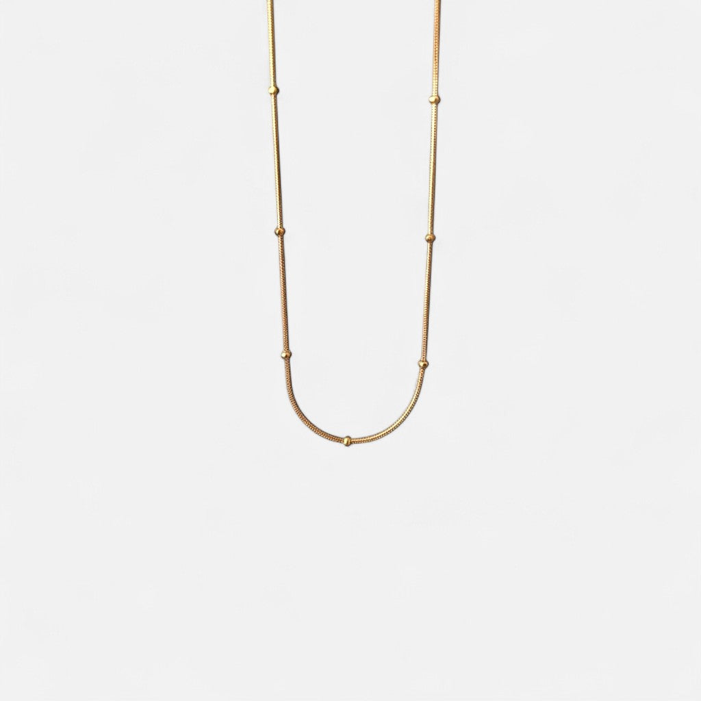 Cadena Hv Hermanas Villegas de tejido cola de ratón en cobre con baño de oro rosé y esferas brillantes minimalistas.