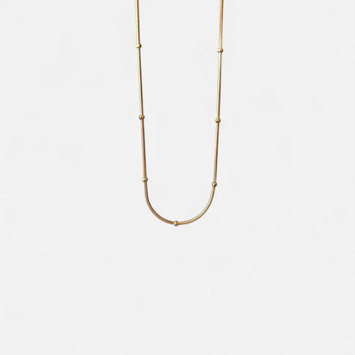 Cadena Hv Hermanas Villegas de tejido cola de ratón en cobre con baño de oro rosé y esferas brillantes minimalistas.