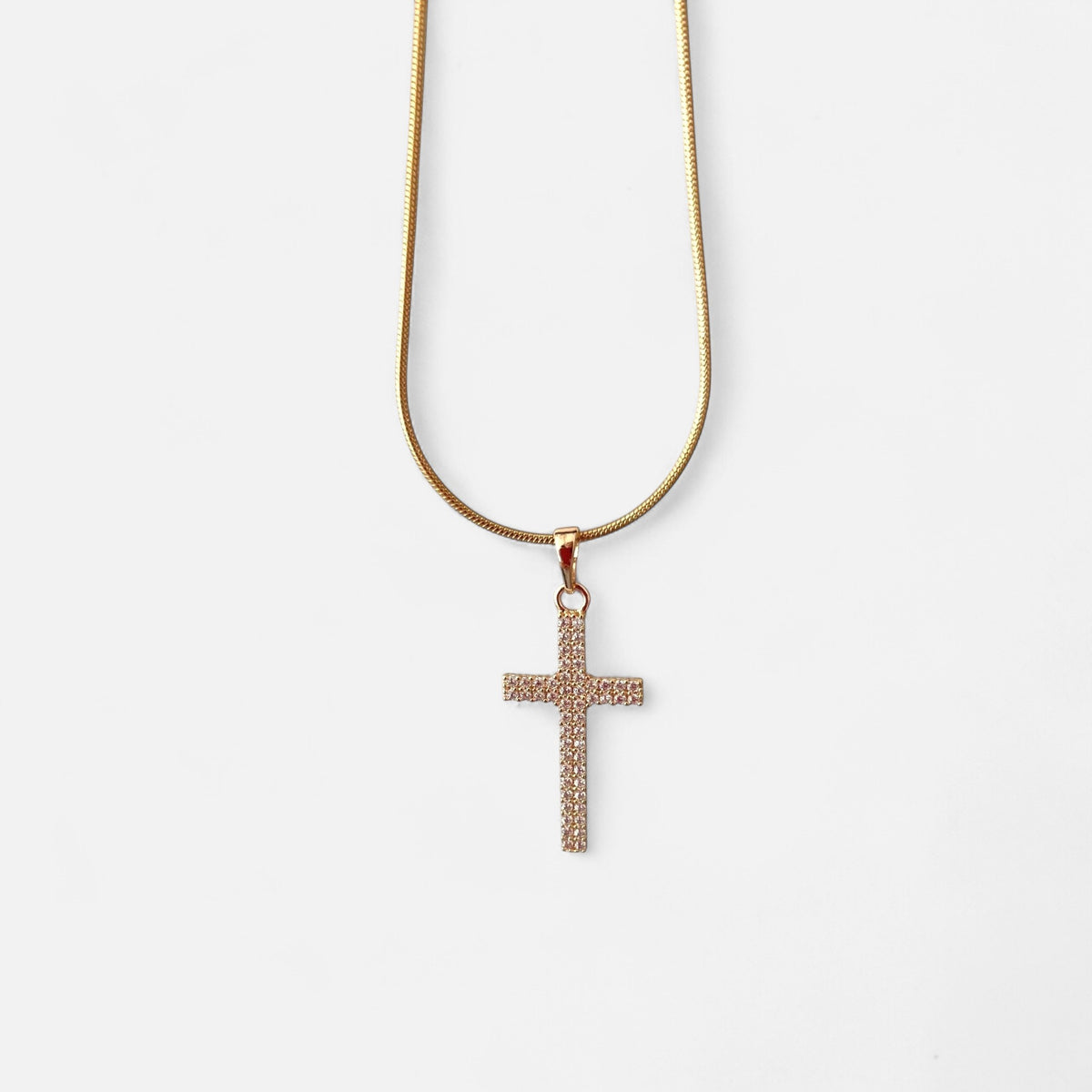 Collar Hv Hermanas Villegas de cadena cola de ratón en oro rosé con dije de cruz engastado en circonias brillantes.