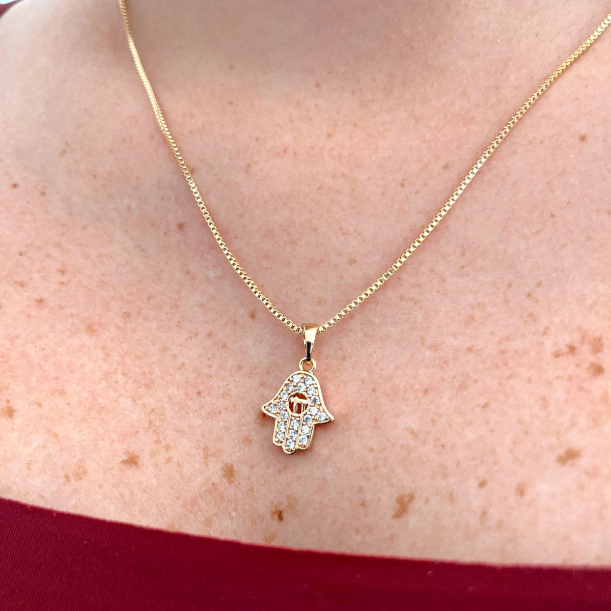 Collar Hv Hermanas Villegas con cadena veneciana y dije de Mano de Fátima en oro rosé con circones pavé