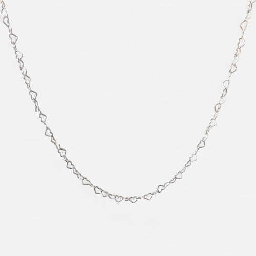 Cadena Hv Hermanas Villegas de plata 925 con eslabones de corazones calados, diseño romántico y delicado.