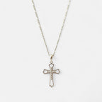 Collar Hv Hermanas Villegas de plata 925 con cadena tejido Figaro y dije de cruz calada con circonias brillantes.