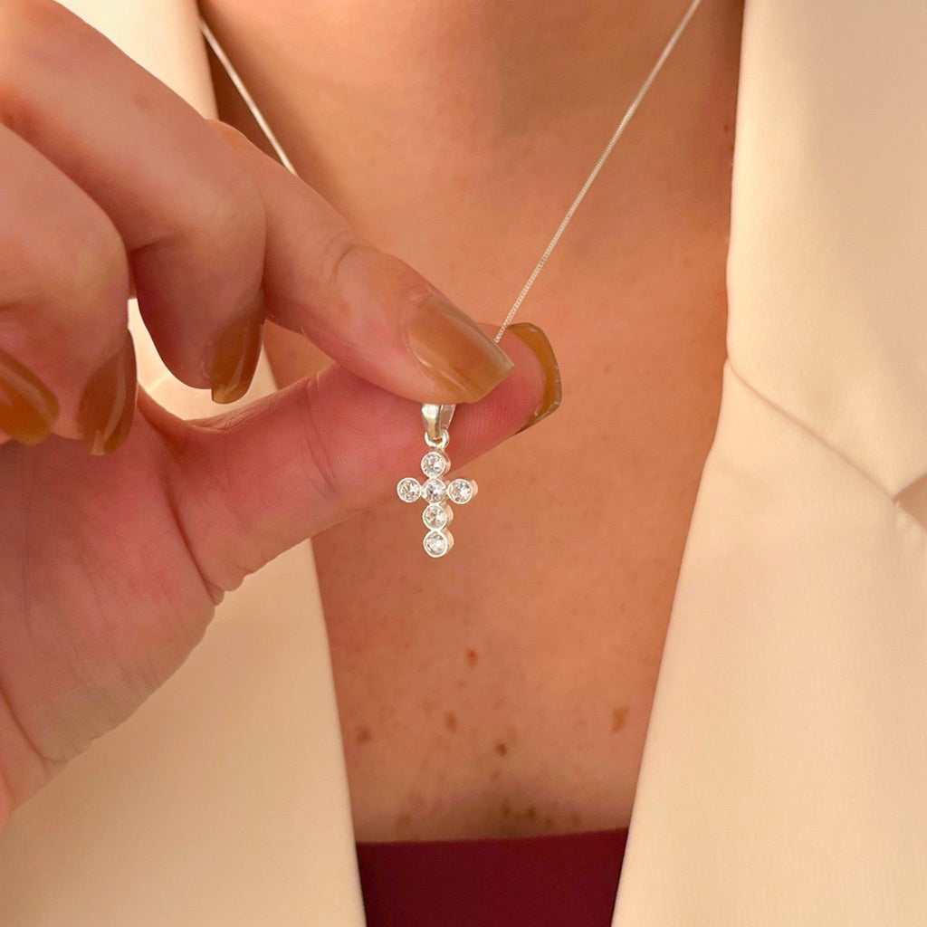 Cadena Veneciana de plata 925 Hv Hermanas Villegas con dije de cruz y circonias brillantes en engaste de bisel