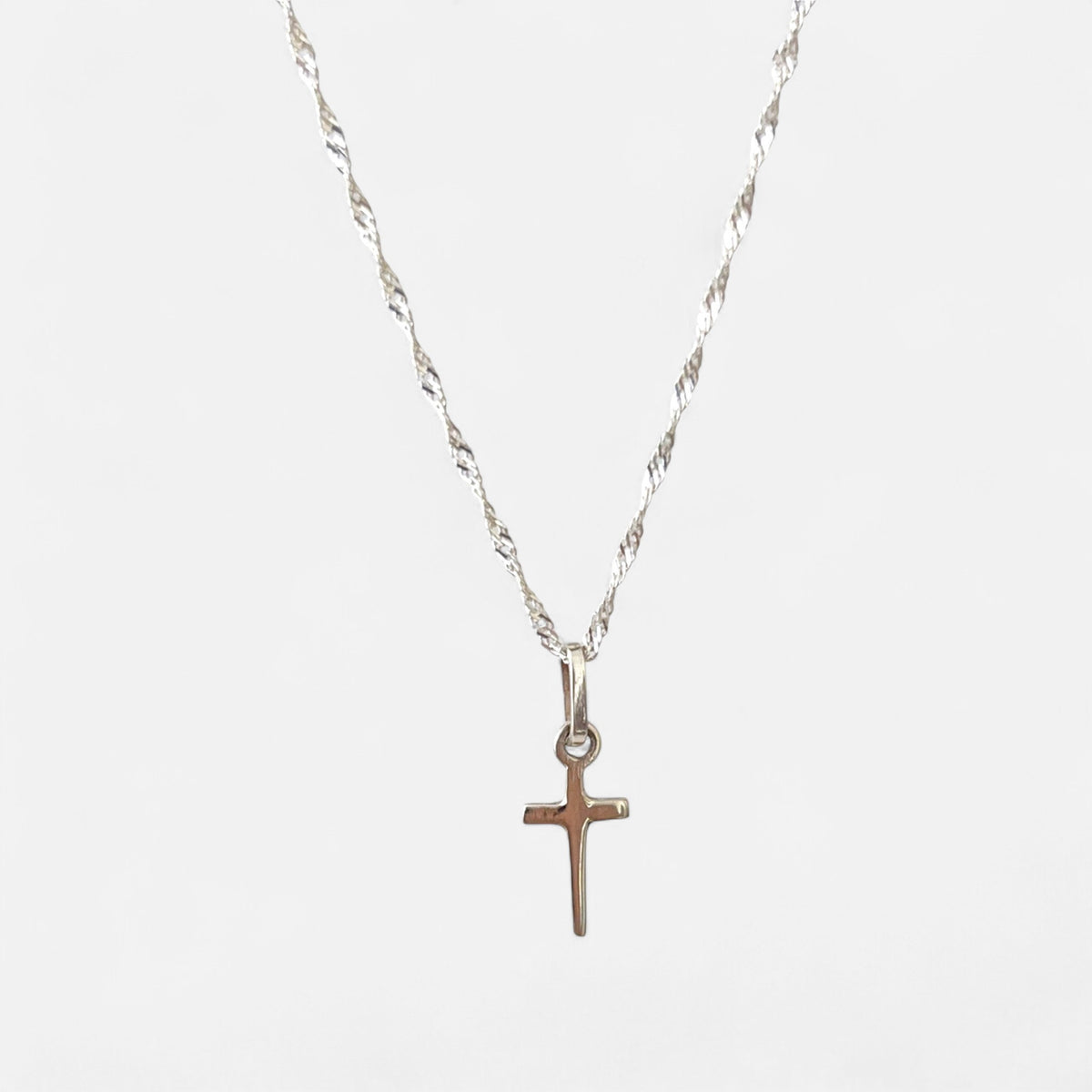 Collar Hv Hermanas Villegas de plata 925 con cadena tejido Singapur y dije de cruz latina minimalista pulida