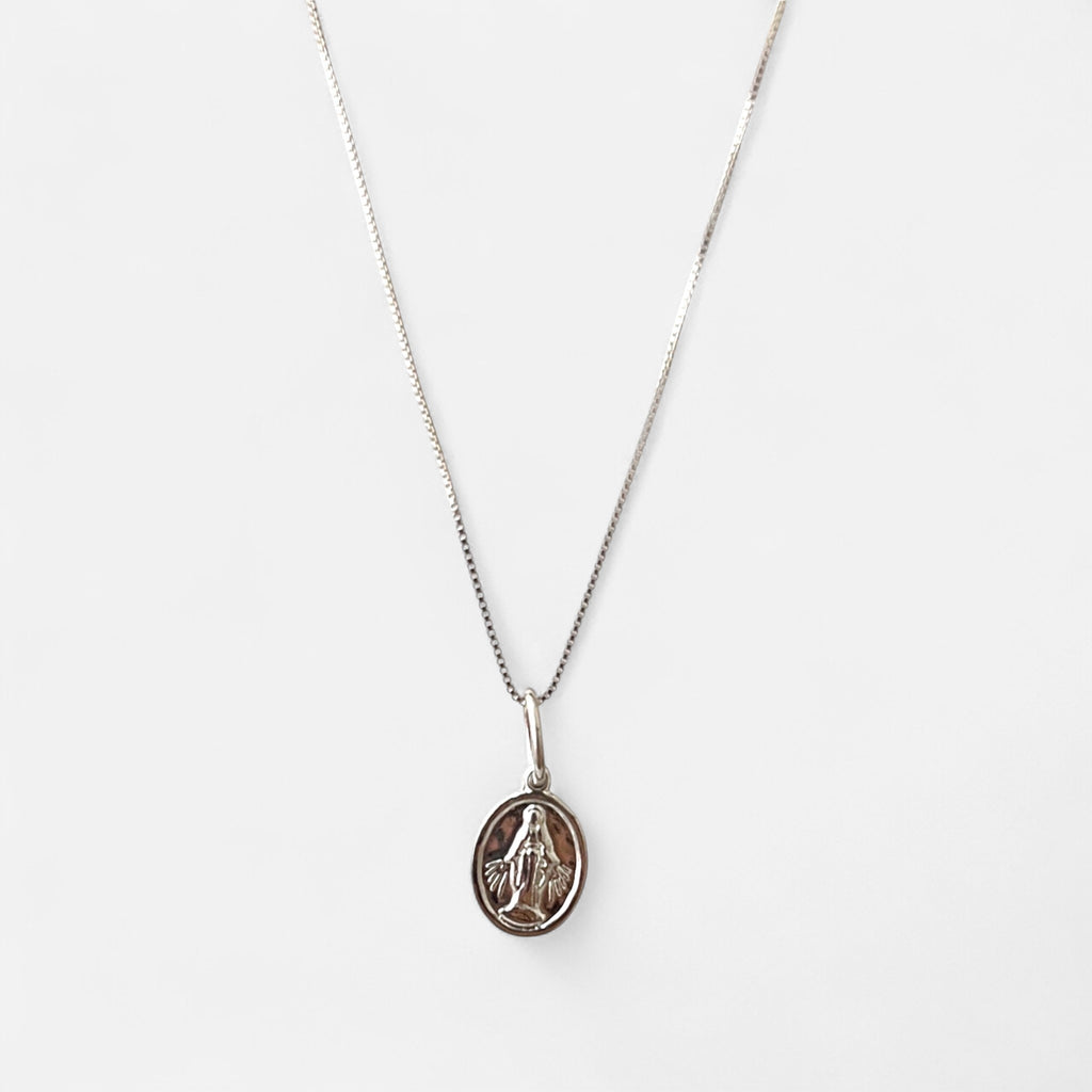 Collar Hv Hermanas Villegas de plata 925 con cadena veneciana y medalla ovalada de la Virgen Milagrosa en relieve