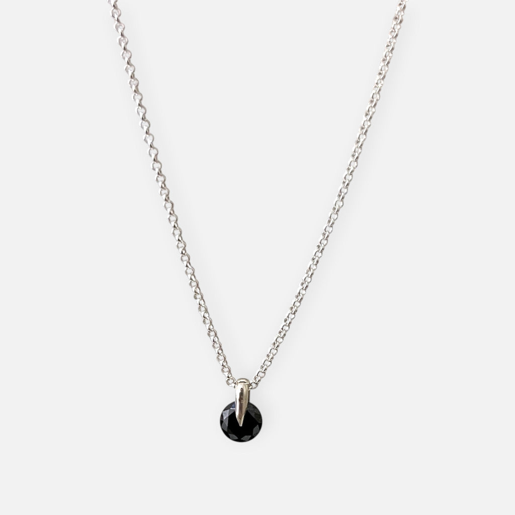 Collar Hv Hermanas Villegas de plata 925 con cadena forcet y colgante de punto de luz negro elegante