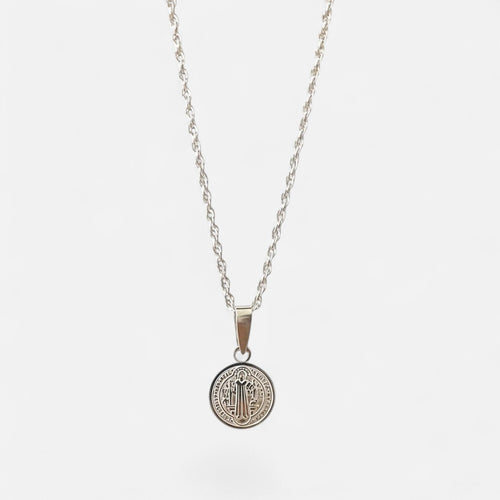 Collar Hv Hermanas Villegas de plata 925 con cadena tejido Singapur y medalla circular de San Benito en relieve