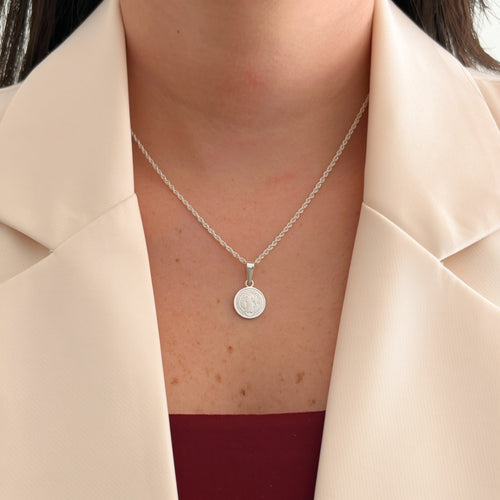 Collar Hv Hermanas Villegas de plata 925 con cadena tejido Singapur y medalla circular de San Benito en relieve