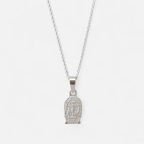 Collar Hv Hermanas Villegas de plata 925 con cadena forcet y medalla en relieve del Señor de los Milagros
