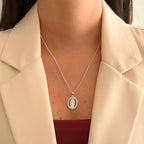 Collar Hv Hermanas Villegas de plata 925 con cadena grumet y medalla de la Virgen de Guadalupe rodeada de circonias.