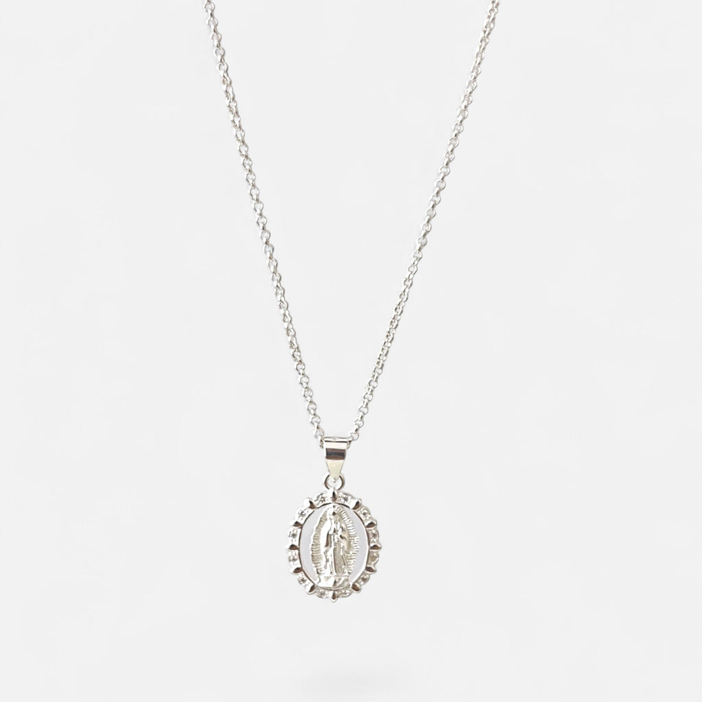 Collar Hv Hermanas Villegas de plata 925 con cadena forcet y medalla ovalada de la Virgen de Guadalupe con circonias