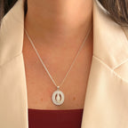 Cadena de plata 925 tejido Valentino Hv Hermanas Villegas con medalla de la Virgen de Guadalupe y borde de circonias.
