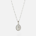 Collar Hv Hermanas Villegas de plata 925 con cadena Singapur y medalla ovalada de la Virgen Milagrosa en relieve.