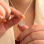 Collar Hv Hermanas Villegas de plata 925 con cadena Singapur y medalla redonda de la Virgen Milagrosa con circonias.