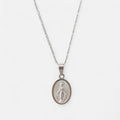 Collar Hv Hermanas Villegas de plata 925 con cadena Figaro y medalla ovalada de la Virgen Milagrosa en relieve.