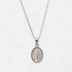 Collar Hv Hermanas Villegas de plata 925 con cadena Figaro y medalla ovalada de la Virgen Milagrosa en relieve.