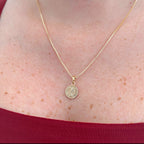 Collar Hv Hermanas Villegas con cadena veneciana y medalla de San Benito en cobre con enchape en oro rosé