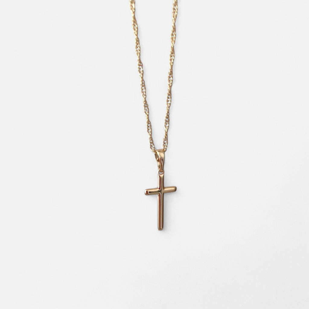 Collar Hv Hermanas Villegas con cadena Singapur y dije de cruz lisa en baño de oro rosé sobre fondo blanco