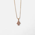 Collar Hv Hermanas Villegas de cadena veneciana en oro rosé con dije de Mano de Fátima pavé de circones brillantes.