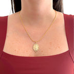 Collar Hv Hermanas Villegas con cadena cola de ratón y medalla ovalada de la Virgen de Guadalupe en oro rosé