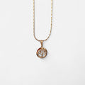 Collar Hv Hermanas Villegas con cadena entorchada y dije circular de Árbol de la Vida en oro rosé con circonias.