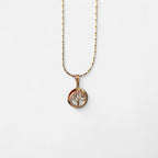 Collar Hv Hermanas Villegas con cadena entorchada y dije circular de Árbol de la Vida en oro rosé con circonias.