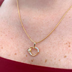 Collar Hv Hermanas Villegas de cadena cola de ratón con dije de corazón, flor y circones en baño de oro rosé