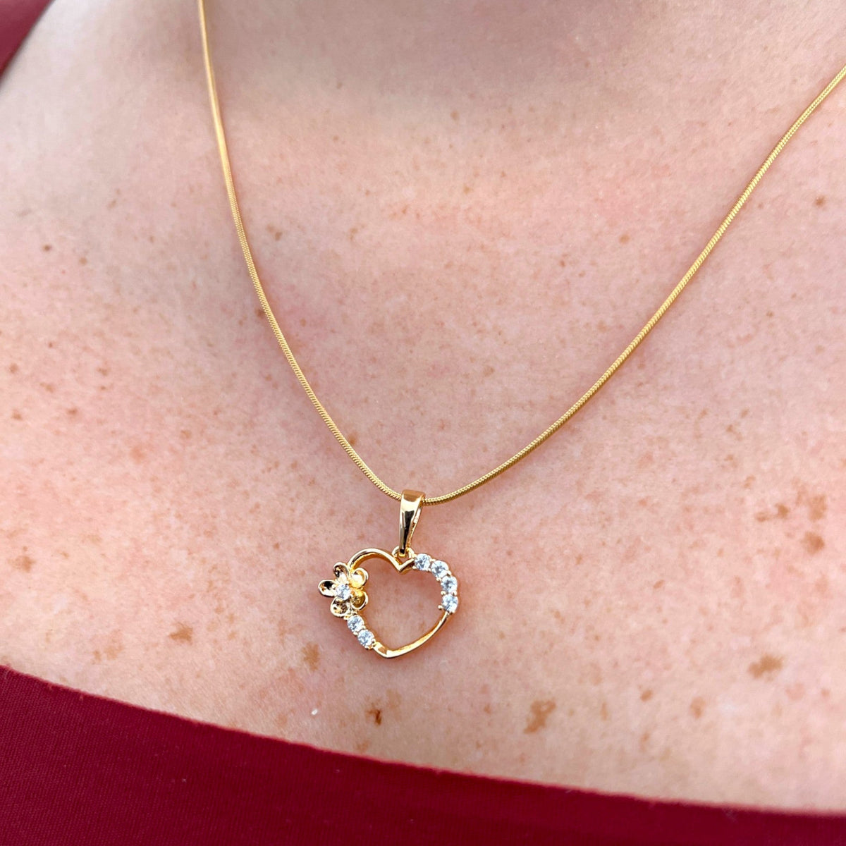 Collar Hv Hermanas Villegas de cadena cola de ratón con dije de corazón, flor y circones en baño de oro rosé