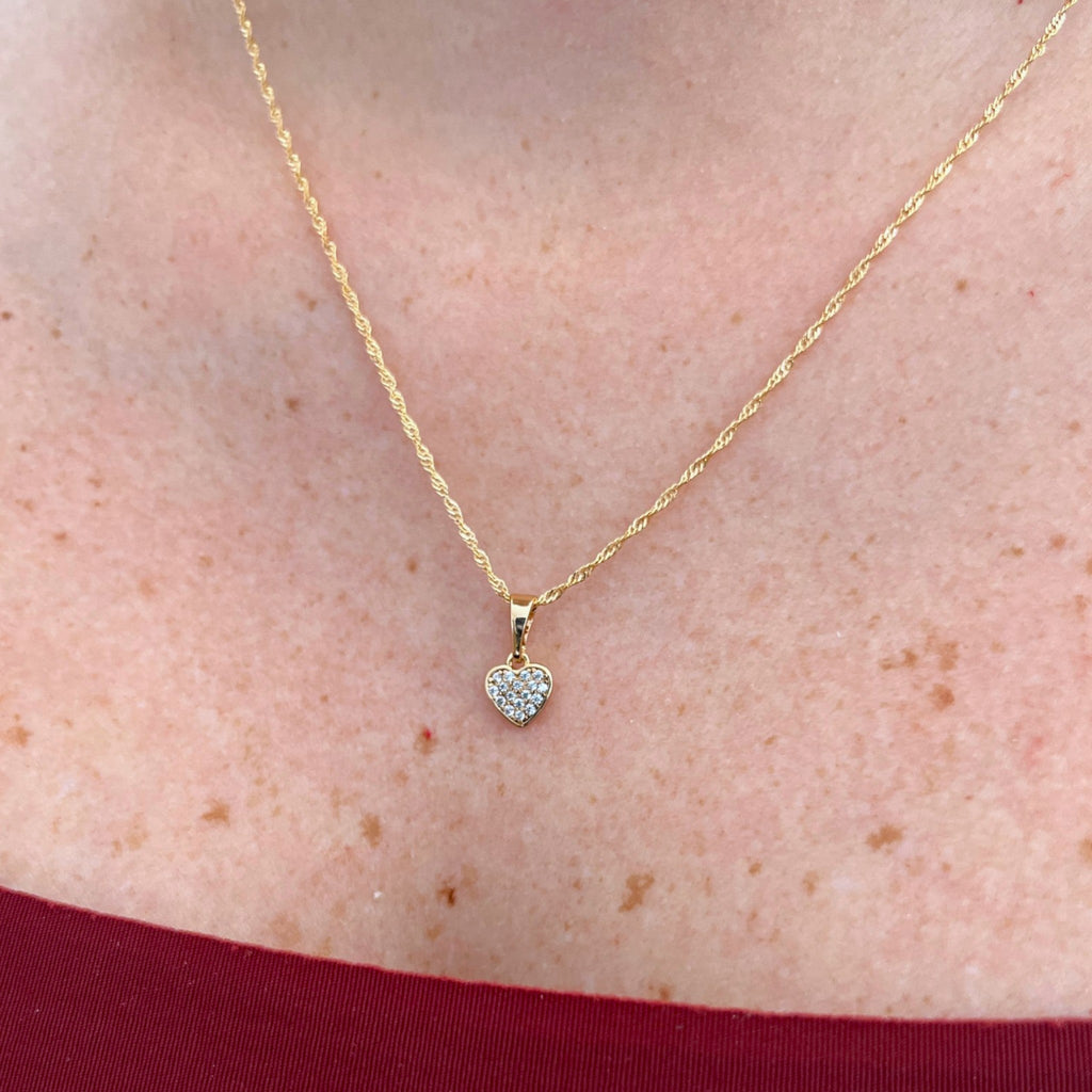 Collar Hv Hermanas Villegas con cadena Singapur en oro rosé y dije de corazón con circonias en engaste pavé