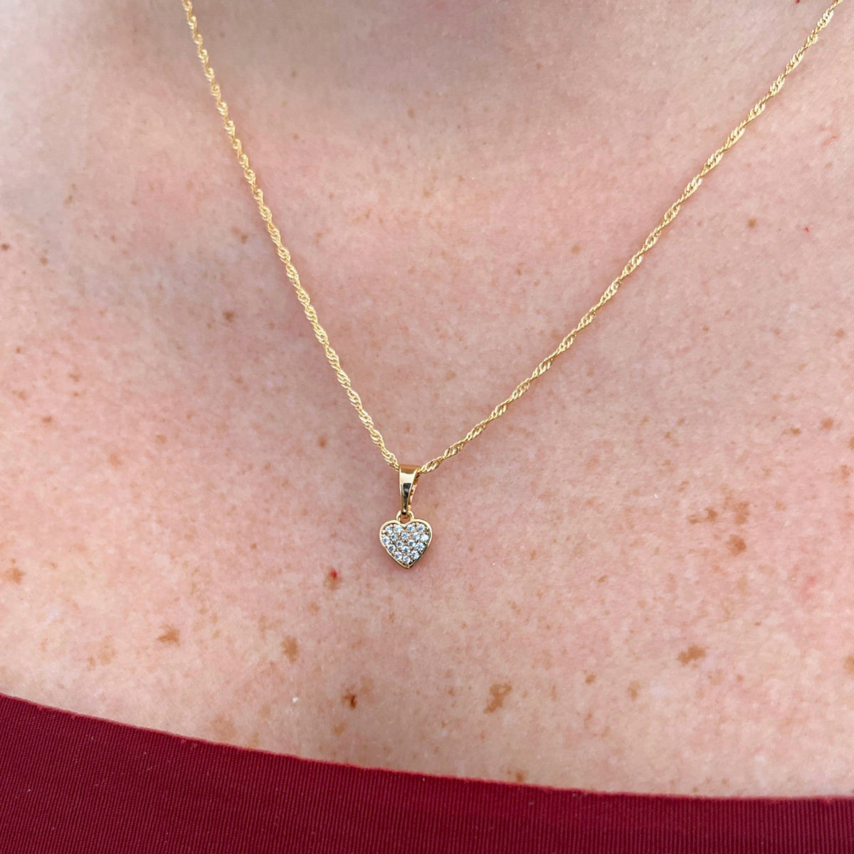 Collar Hv Hermanas Villegas con cadena Singapur en oro rosé y dije de corazón con circonias en engaste pavé