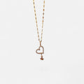 Collar Hv Hermanas Villegas de cadena espejo en oro rosé con dije de corazón pavé y corona colgante de circones