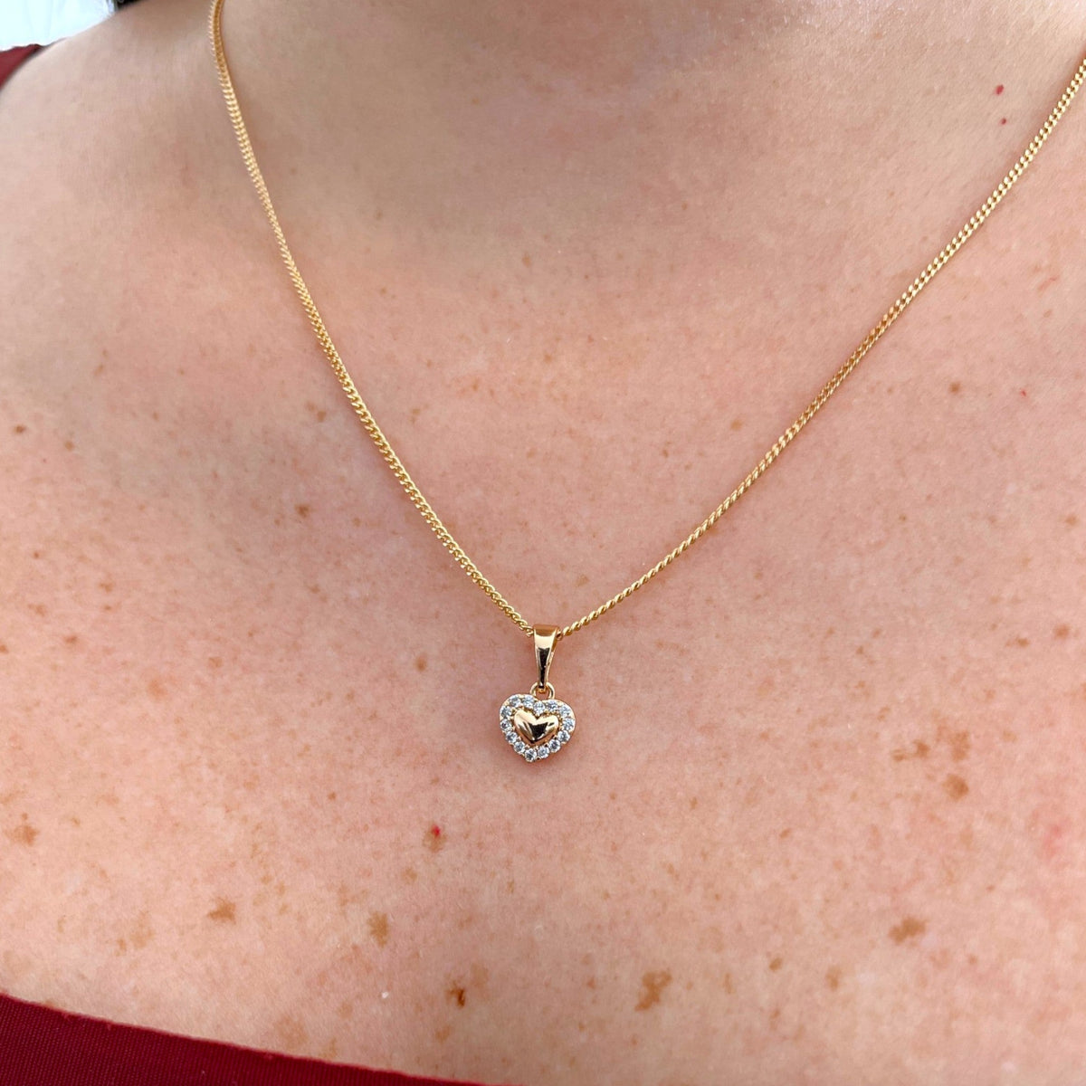 Collar Hv Hermanas Villegas con cadena grumet en oro rosé y dije de corazón con circonias brillantes