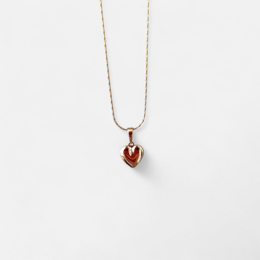 Collar Hv Hermanas Villegas con cadena anchor y dije de corazón inflado en cobre con baño de oro rosé brillante.