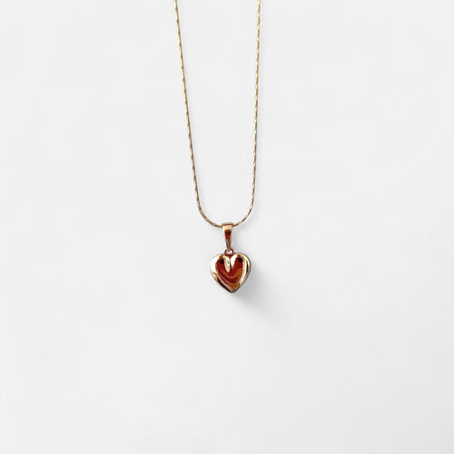 Collar Hv Hermanas Villegas con cadena anchor y dije de corazón inflado en cobre con baño de oro rosé brillante.
