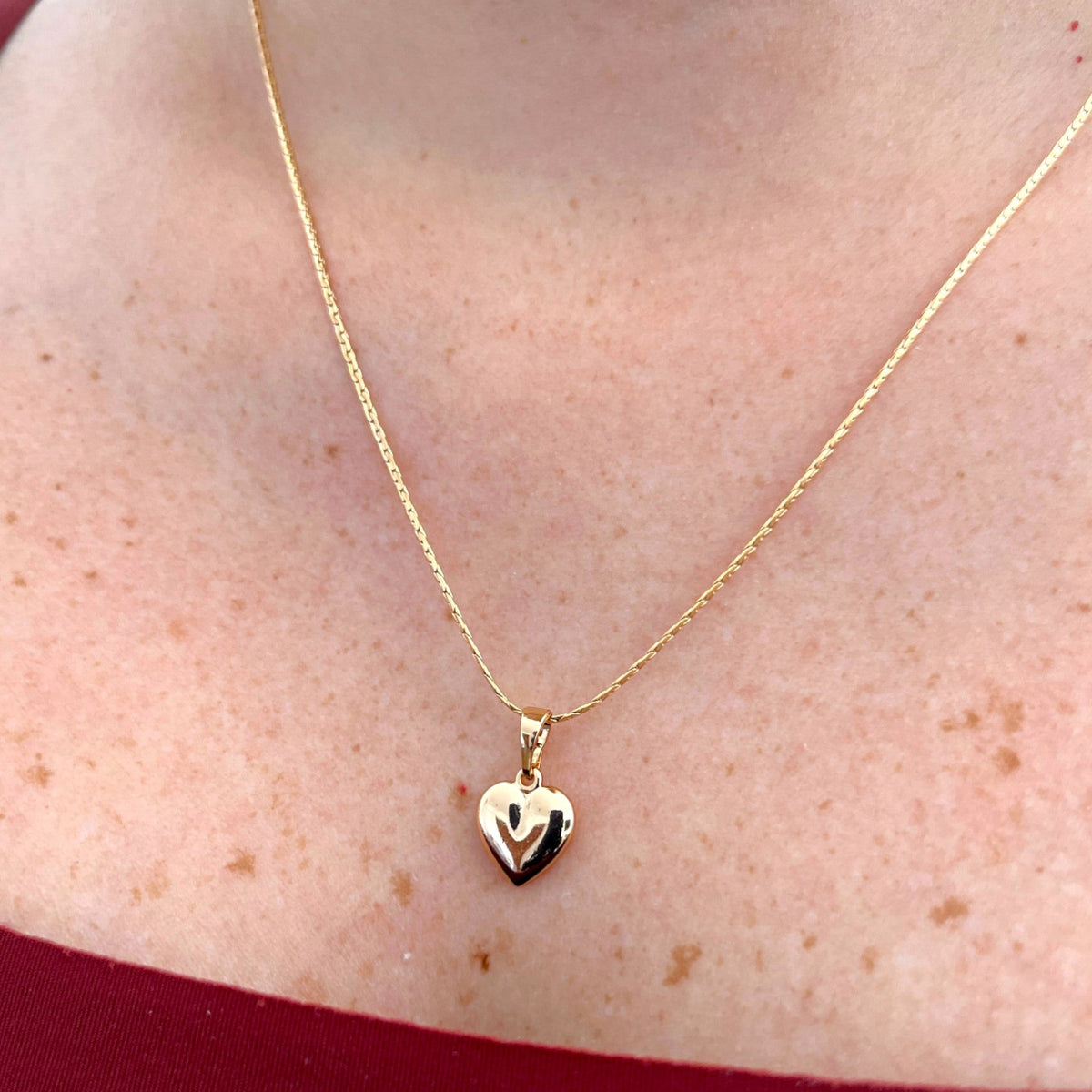 Collar Hv Hermanas Villegas con cadena tipo anchor y dije de corazón inflado brillante en baño de oro rosé