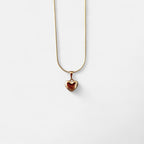 Collar Hv Hermanas Villegas con cadena cola de ratón y dije de corazón inflado en baño de oro rosé pulido