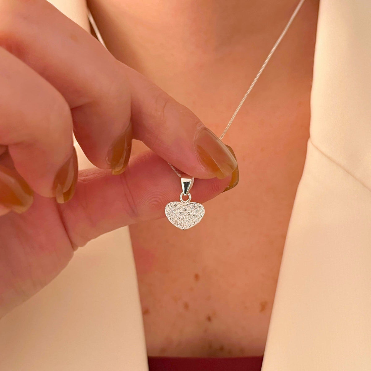 Collar Hv Hermanas Villegas de plata 925 con dije de corazón en pavé de circonias sobre cadena veneciana