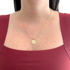 Collar Hv Hermanas Villegas con cadena entorchada y medalla de corazón reversible de la Virgen del Carmen en oro rosé