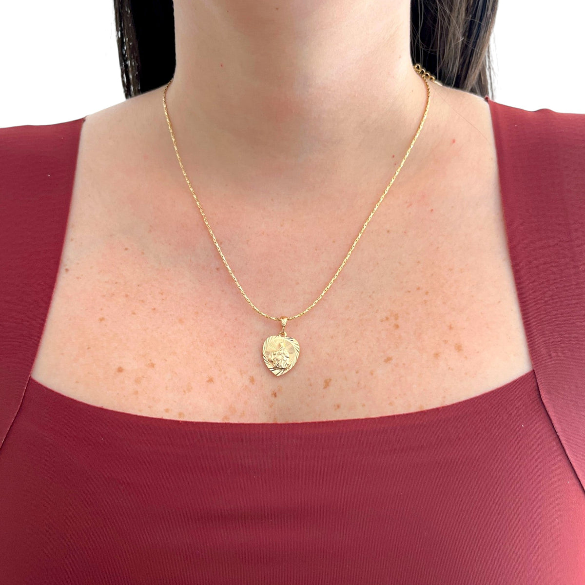Collar Hv Hermanas Villegas con cadena entorchada y medalla de corazón reversible de la Virgen del Carmen en oro rosé