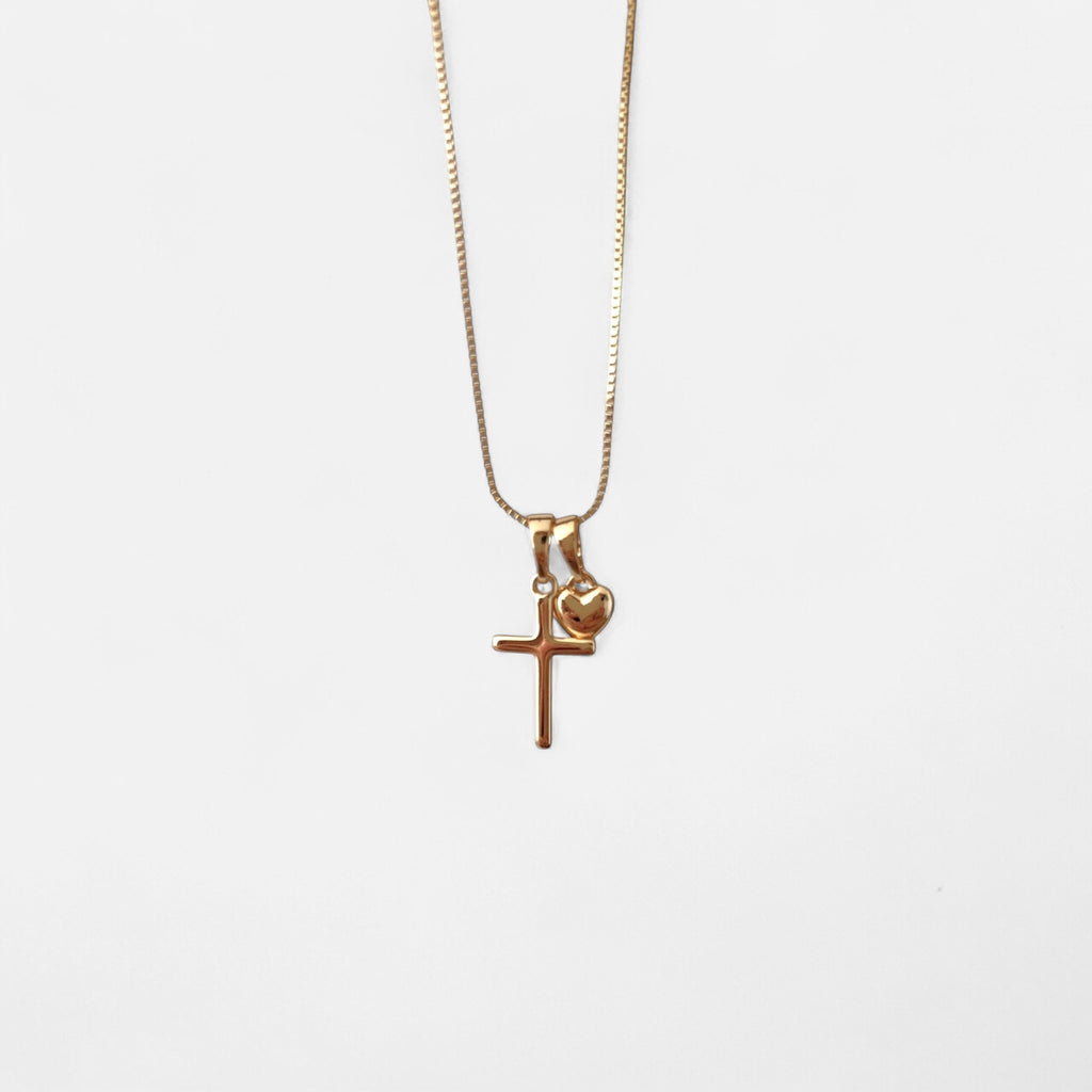 Collar Hv Hermanas Villegas de cadena veneciana en cobre con baño de oro rosé, dijes de cruz y corazón liso.