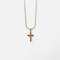 Collar Hv Hermanas Villegas de cadena cola de ratón en oro rosé con dije de cruz y circonia central brillante.