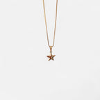 Collar Hv Hermanas Villegas con cadena veneciana y dije de estrella lisa en cobre con baño de oro rosé