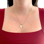 Collar Hv Hermanas Villegas con cadena grumet, medalla de la Virgen Milagrosa y cruz en baño de oro rosé