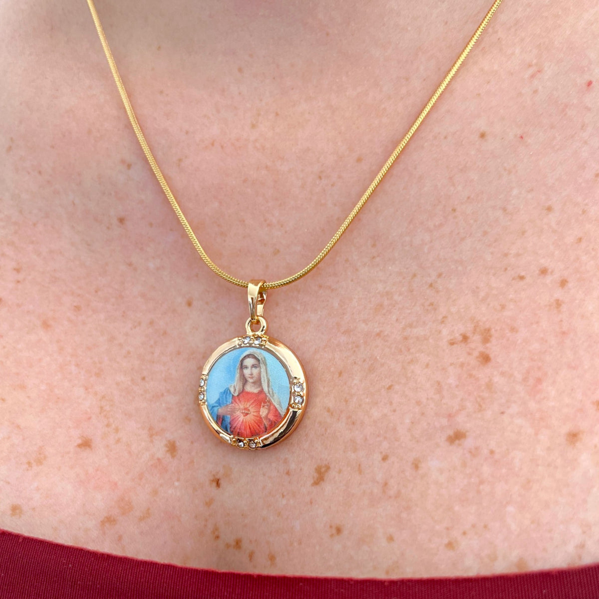 Collar Hv Hermanas Villegas con cadena cola de ratón dorada y medalla del Inmaculado Corazón de María con circonias