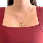 Collar Hv Hermanas Villegas de cadena cola de ratón con dije de niña con circonias y corazón en baño de oro rosé
