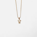 Collar Hv Hermanas Villegas con cadena veneciana y dije de niña en oro rosé con circonias brillantes.