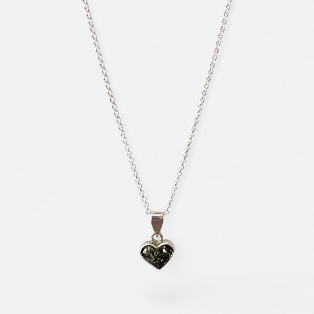 Collar Hv Hermanas Villegas de plata 925 con cadena forcet y dije de corazón con turmalina negra natural.