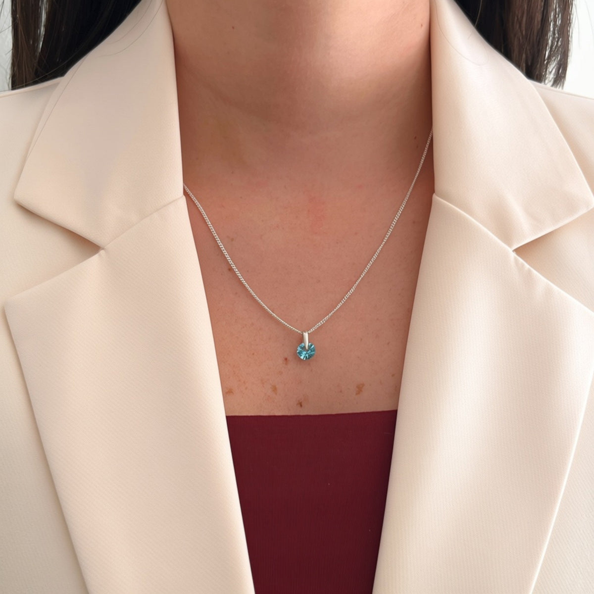 Collar Hv Hermanas Villegas de plata 925 tejido Singapur con dije de punto de luz en color azul celeste